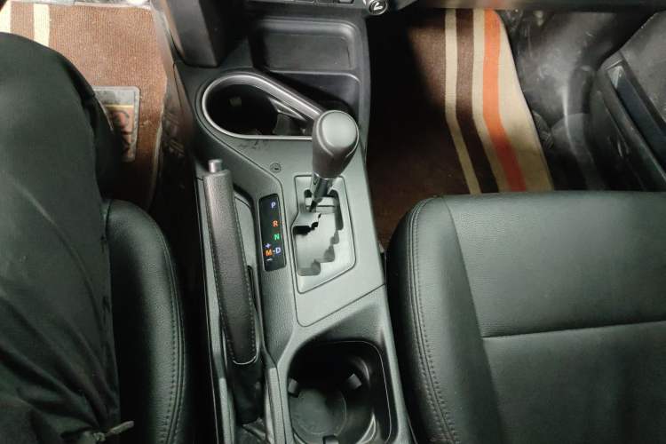 Used Toyota RAV4 2019 2.0L CVT Two-Wheel Drive Luxury Version China VI Standard
