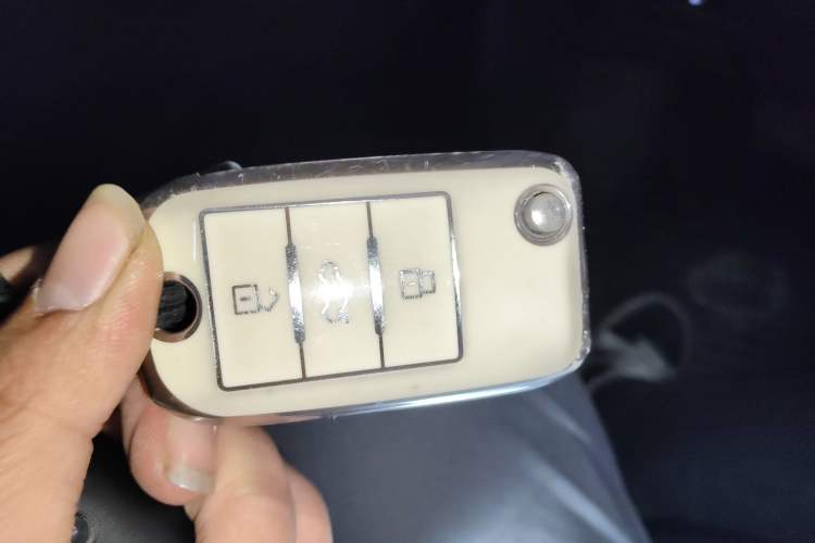 Used Roewe RX8 2018 30T Smart Connectivity Two-Wheel Drive Flagship Edition
