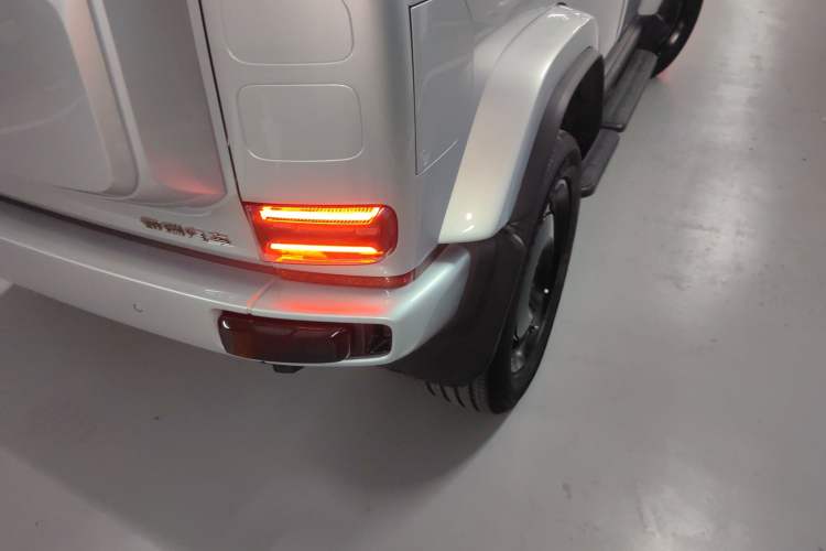 Used  V23 2025 401 Two-Wheel Drive Advanced Edition