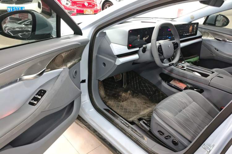 Used VOYAH PASSION 2023 Four-Wheel Drive Flagship Edition
