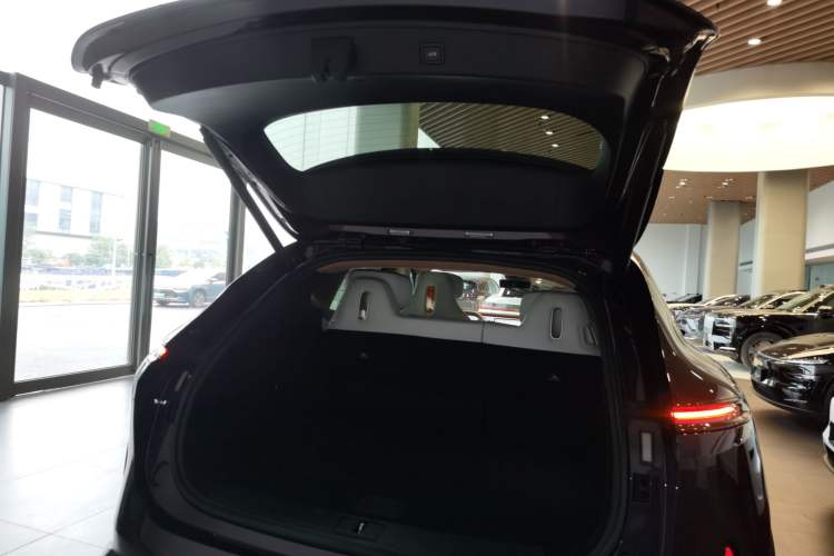 Used  07 2024 Ultra Range-Extended Four-Wheel Drive