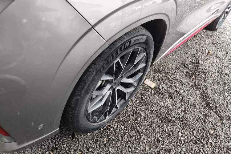 Used Oshan Z6 2022 Blue Whale 1.5T DCT Smart Navigation Model
