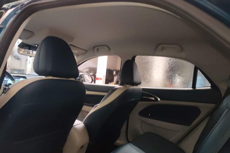 Used ORA Good Cat 2023 401 km Standard Range Luxury Version Lithium Iron Phosphate