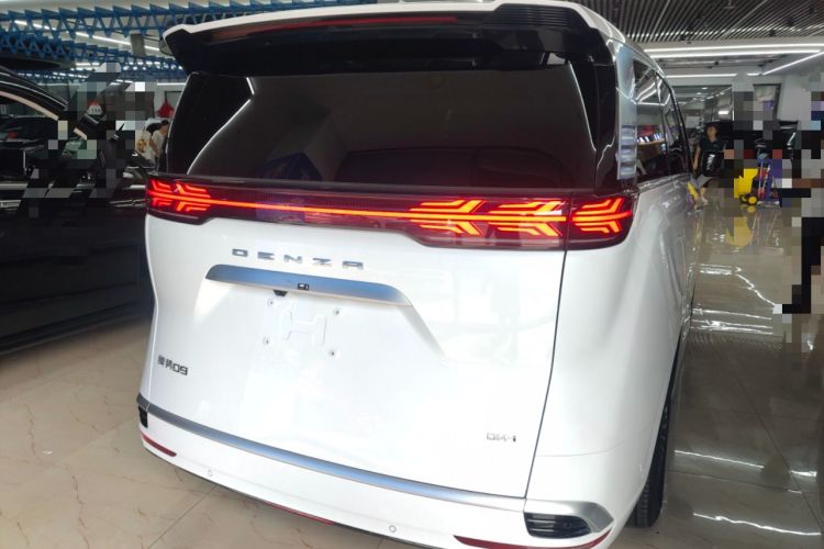 Used Denza D9 2022 DM-i 945 Luxury Model
