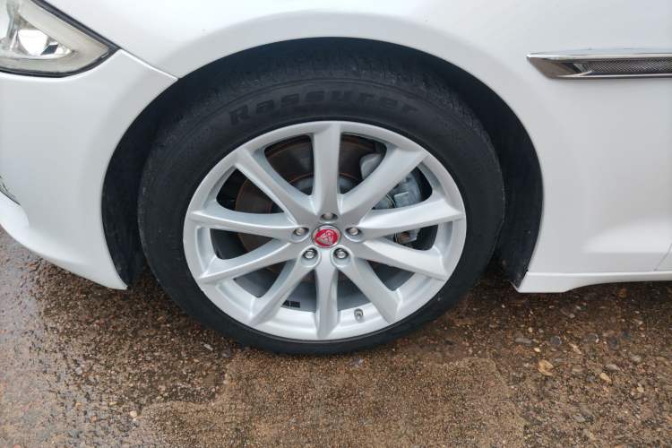 Used Jaguar XJ 2015 XJL 3.0 SC Four-Wheel Drive Panoramic Business Edition
