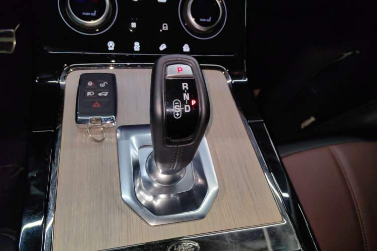 Used Land Rover Range Rover Evoque 2021 Range Rover L 249 PS R-Dynamic SE Luxury Edition
