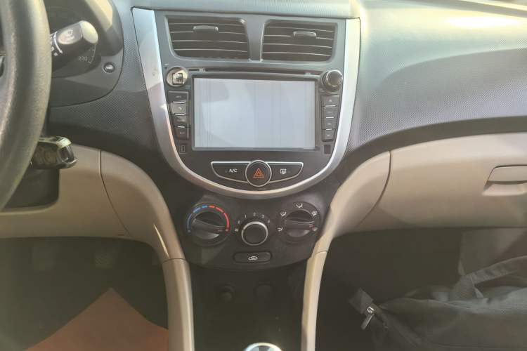 Used Hyundai Verna 2014 1.4L Manual Smart GLS Trim
