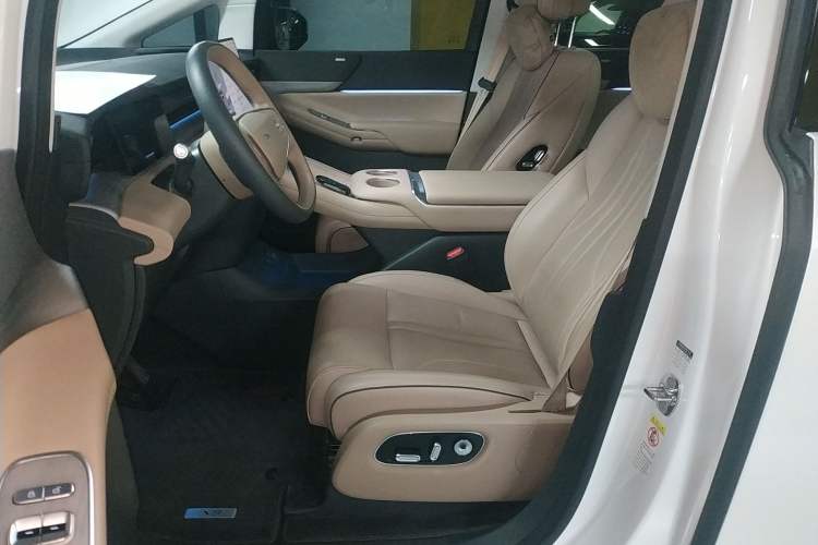 Used XPeng X9 2025 740 Ultra-Long Range Max