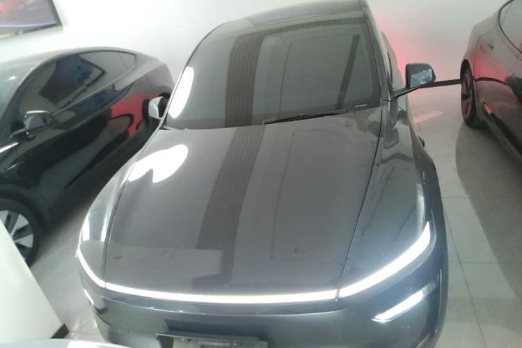 Used Tesla Model Y 2025 Long-Range All-Wheel-Drive Version
