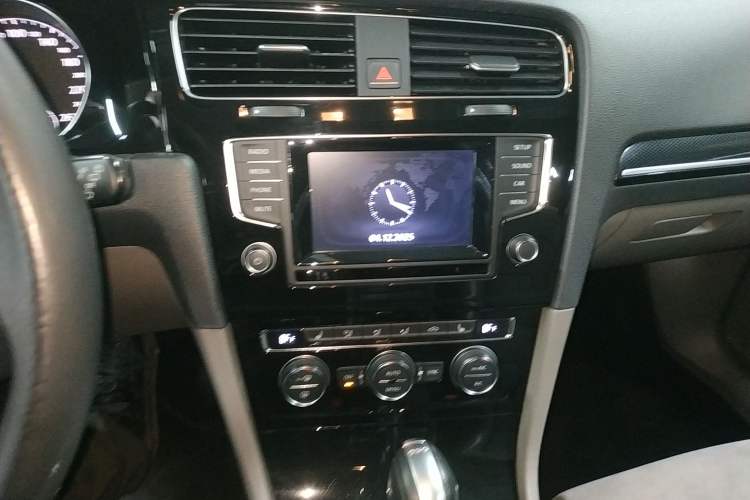 Used Volkswagen Golf 2015 1.4TSI Automatic Flagship Model
