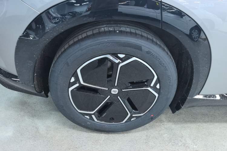 Used  YU7 2025 Ultra-Long Range Rear-Wheel Drive Version
