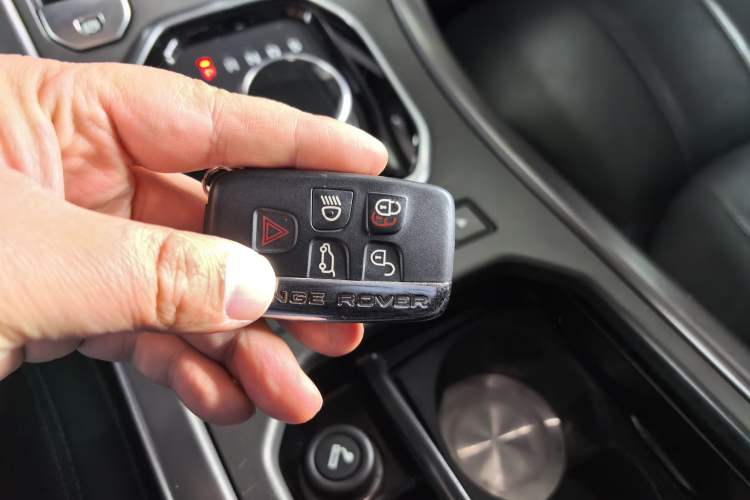 Used Land Rover Range Rover Evoque 2018 240 PS Dream Lotus Lake Blue Limited Edition
