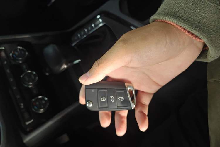 Used Volkswagen Tiguan L 2019 Revised 330TSI Automatic Two-Wheel Drive Smart & Luxury Edition China VI Standard