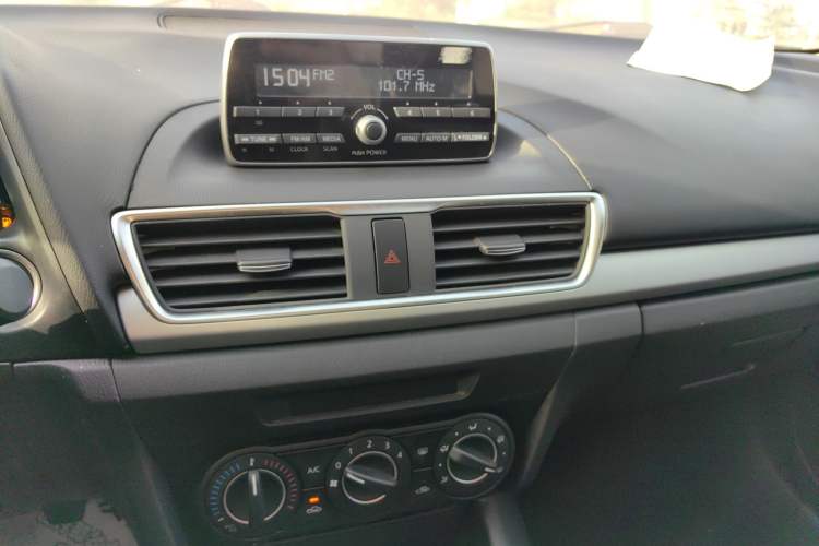 Used Mazda Mazda 3 Axela 2016 Sedan 1.5L Manual Comfort Model