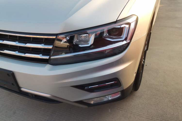 Used Volkswagen Tiguan L 2019 Revised 330TSI Automatic Two-Wheel Drive Smart & Luxury Edition China VI Standard
