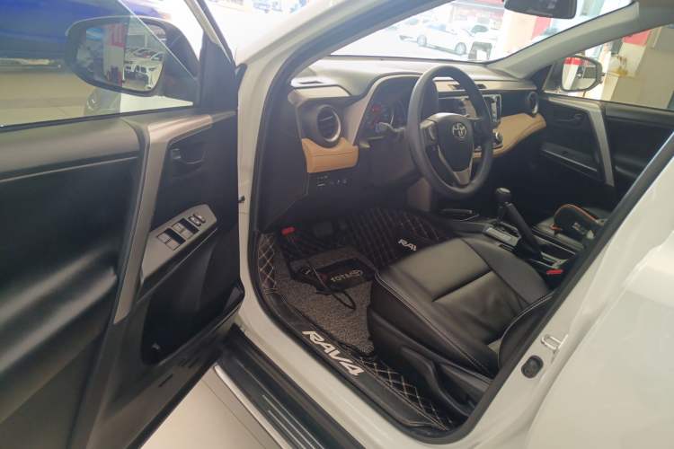 Used Toyota RAV4 2019 2.0L CVT Two-Wheel Drive Pioneer Edition China V Standard
