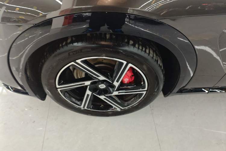 Used  YU7 2025 Ultra-Long Range High-Performance All-Wheel-Drive Max Edition
