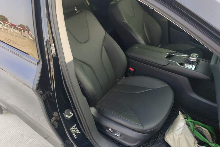 Used Hongqi E-QM5 2022 431 km Charge & Enjoy Edition
