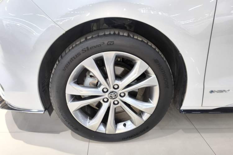 Used Toyota Sienna 2024 2.5L Hybrid Platinum Edition