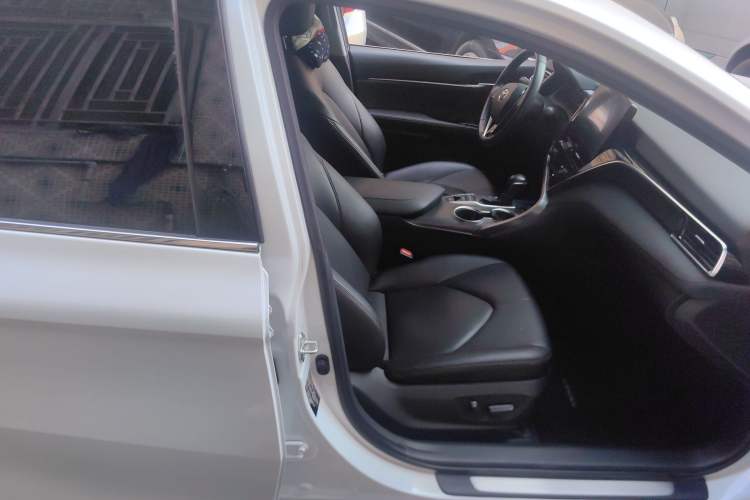 Used Toyota Camry 2021 2.5G Luxury Edition
