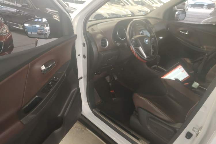 Used Venucia M50V 2017 1.6L XL CVT Luxury Edition