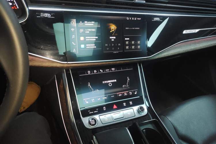 Used Audi Q7 2022 55 TFSI quattro S line Sport model
