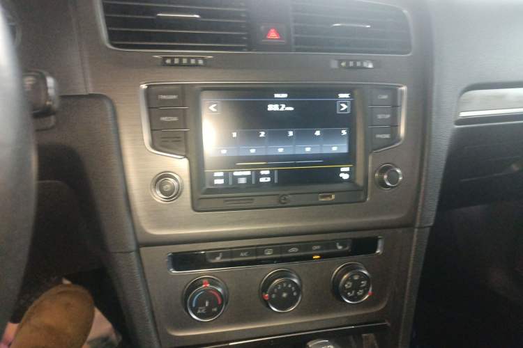 Used Volkswagen Golf 2016 230TSI Automatic Luxury Version
