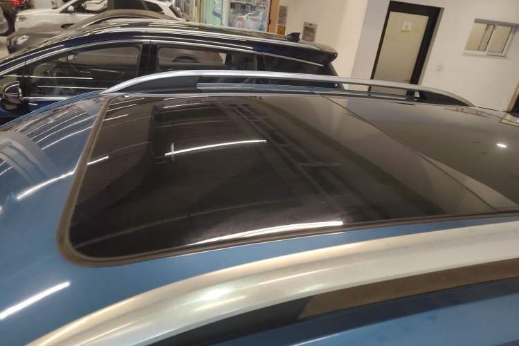 Used Roewe RX5 2016 20T Two-Wheel Drive Automatic Internet Smart Edition
