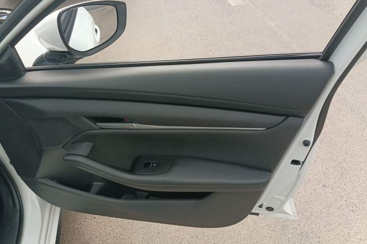 Used Mazda Mazda 3 Axela 2020 1.5L Automatic Luxury Version
