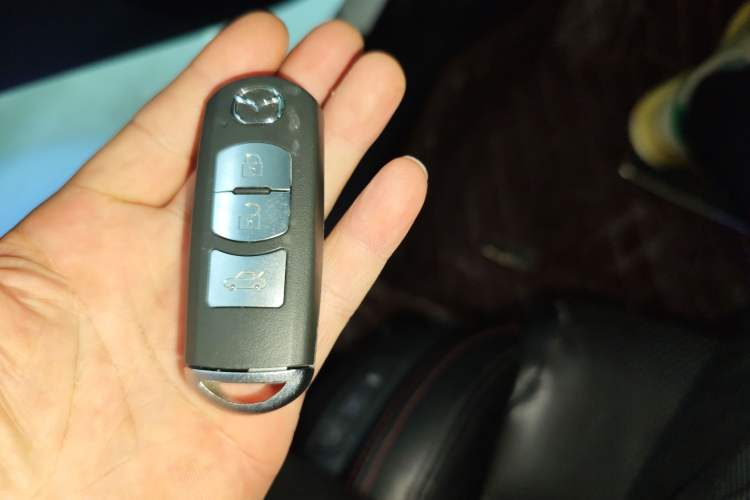 Used Mazda Atenza 2015 2.0L Blue Sky Luxury Edition
