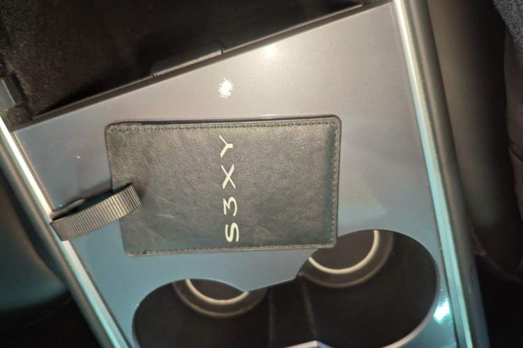 Used Tesla Model Y 2023 Rear-Wheel-Drive Version
