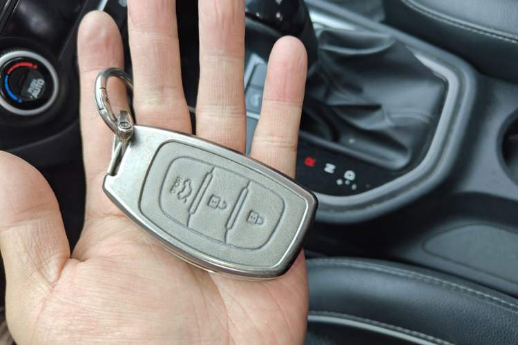 Used Hyundai ix25 2015 1.6L Automatic Two-Wheel-Drive Deluxe DLX Model