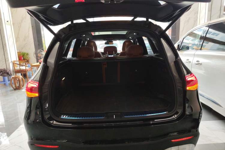 Used Mercedes-Benz GLC 2023 Facelift GLC 260 L 4MATIC Dynamic Version 5 Seats
