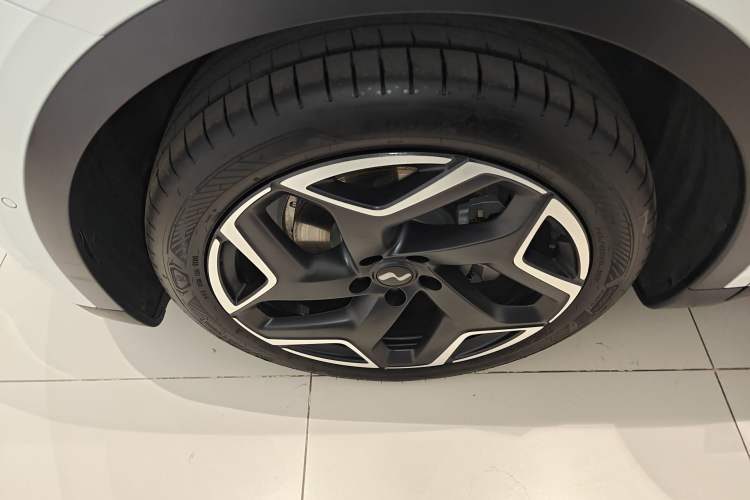 Used ONVO L60 2024 85 kWh All-Wheel Drive