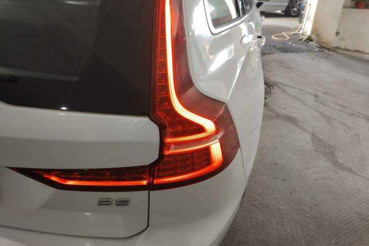 Used Volvo V60 2024 B5 Zhiyuan Luxury Edition
