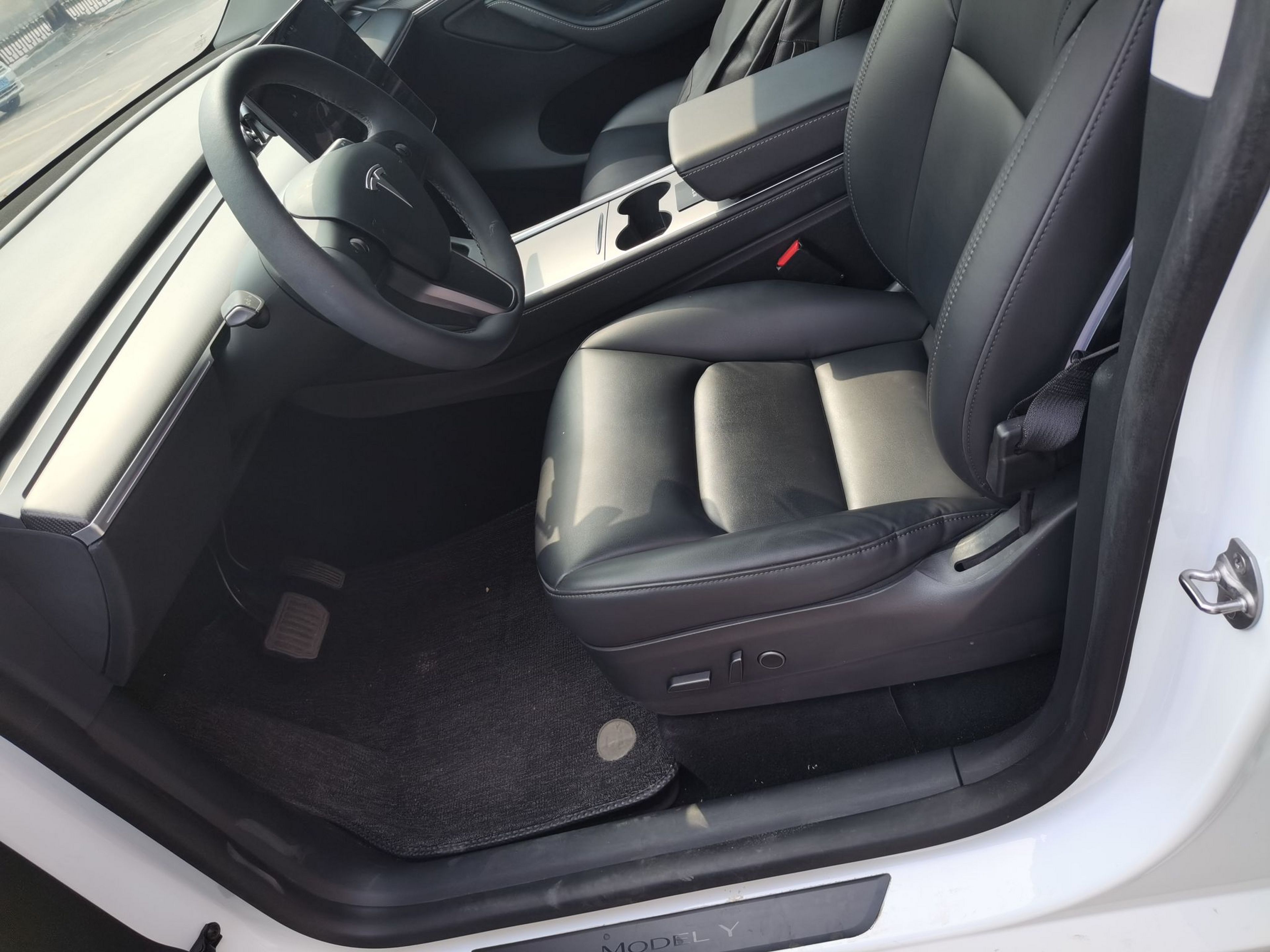 Переднее сиденье в автомобиле