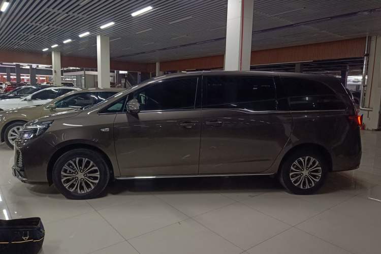 Used Buick GL8 2023 Land Executive Class Comfort Model