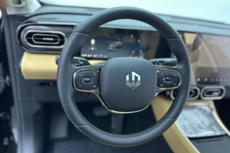 Used Leapmotor C11 2024 Range-Extended 300 Luxury Edition
