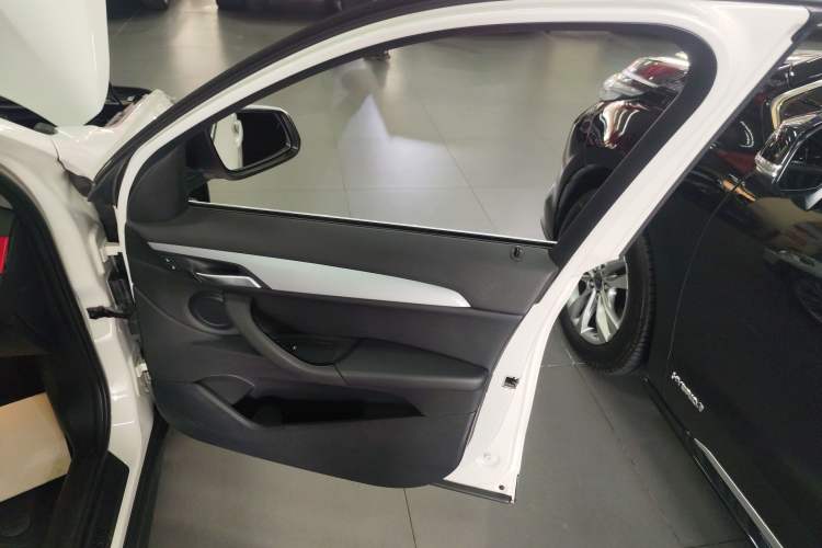 Used BMW X1 2018 sDrive20Li Leading Model
