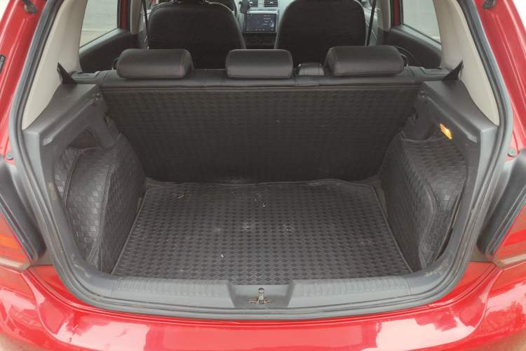 Used Volkswagen Polo 2016 1.4L Manual Fashion Model