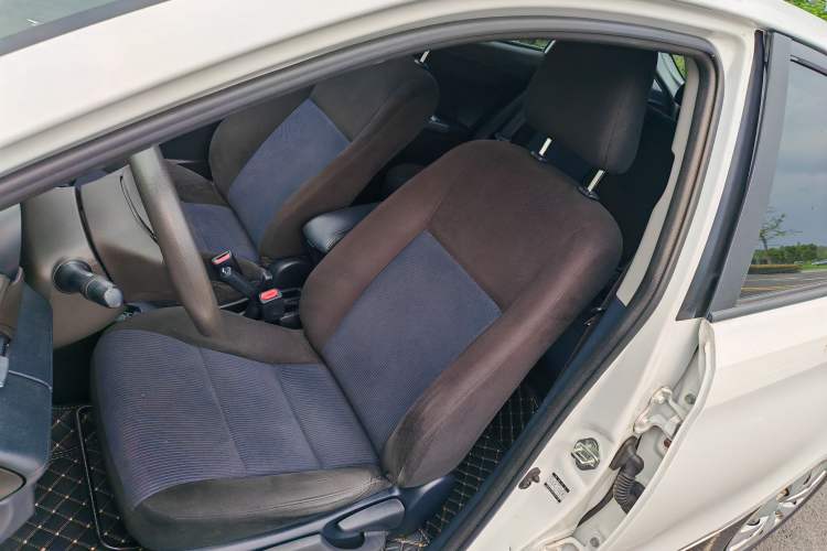 Used Toyota YARiS L 2015 1.5E Automatic Charm Edition
