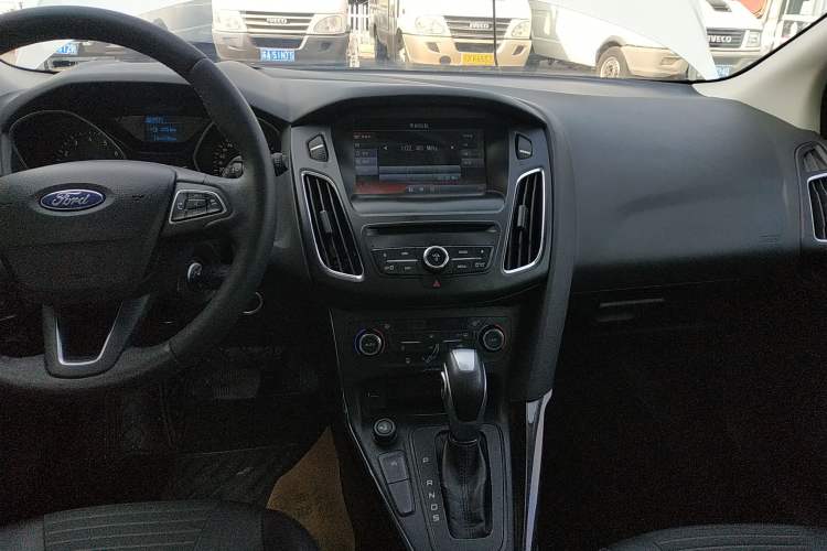 Used Ford Focus 2015 Hatchback EcoBoost 125 Automatic Supreme Style Edition