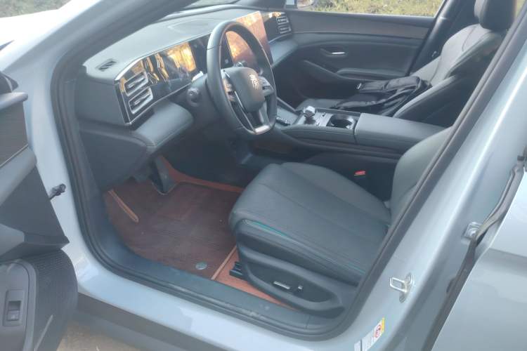 Used BYD Qin L 2025 DM-i Smart Drive 120KM Excellence Model