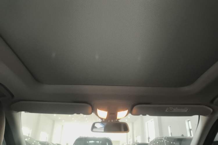 Used Mercedes-Benz R-Class 2017 R 320 4MATIC Business Edition Prestige Model
