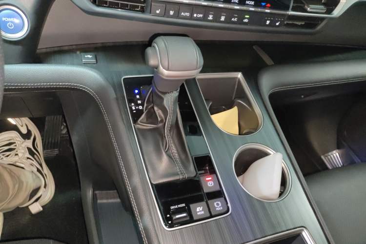 Used Toyota Sienna 2023 2.5L Hybrid Deluxe Edition
