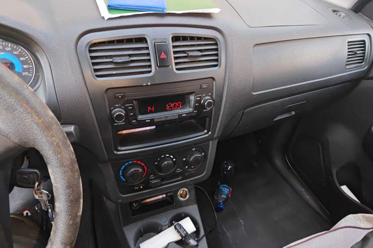 Used Dongfeng Fengon 330 2014 1.5L Manual Utility Version DK15