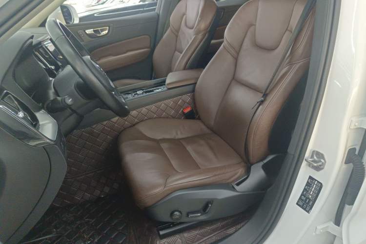 Used Volvo XC60 2019 T5 4x4 Smart Edition China VI Standard
