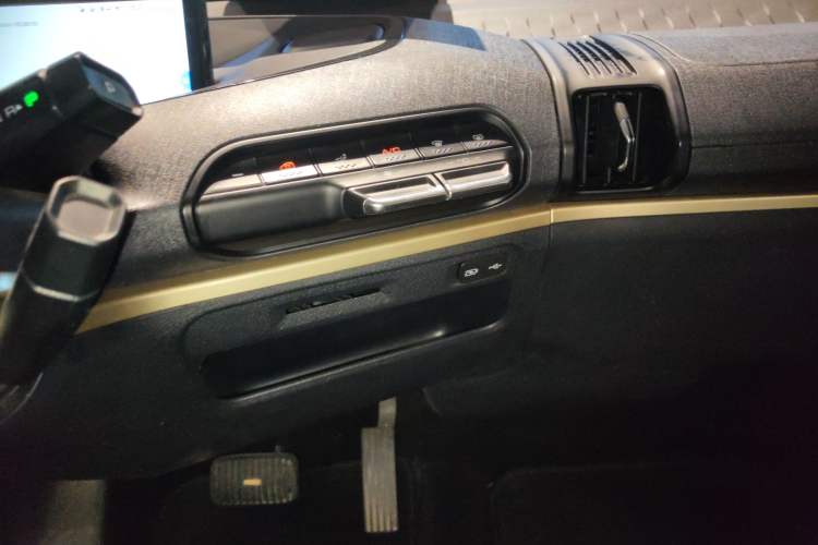 Used Baojun KiWi EV 2021 Artist Model Lithium Iron Phosphate
