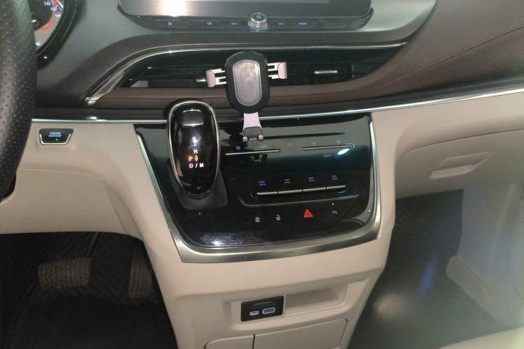 Used Buick GL8 2023 Land Executive Class Comfort Model
