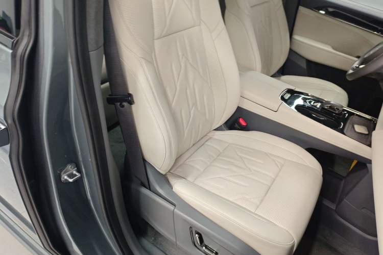 Used Zeekr 009 2024 Six-Seat Executive Version 4WD 108 kWh